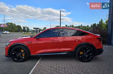 Внедорожник / Кроссовер Audi e-tron 2020 в 