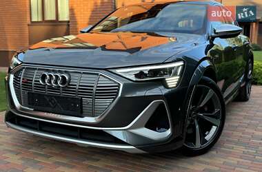 Внедорожник / Кроссовер Audi e-tron 2022 в 
