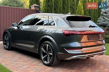 Внедорожник / Кроссовер Audi e-tron 2022 в 
