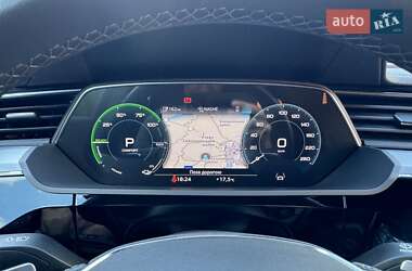 Внедорожник / Кроссовер Audi e-tron 2022 в 