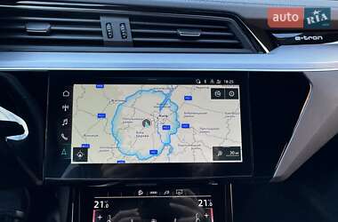 Внедорожник / Кроссовер Audi e-tron 2022 в 