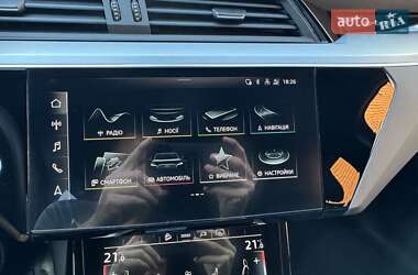 Внедорожник / Кроссовер Audi e-tron 2022 в 
