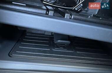 Внедорожник / Кроссовер Audi e-tron 2022 в 