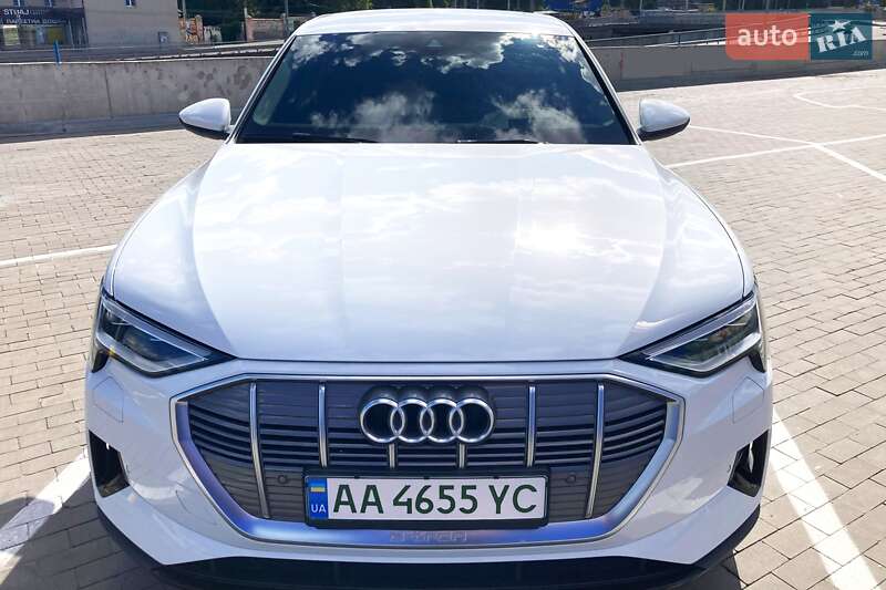 Внедорожник / Кроссовер Audi e-tron 2021 в Киеве