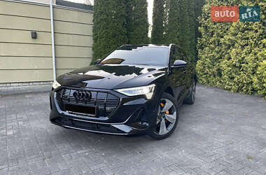 Внедорожник / Кроссовер Audi e-tron 2021 в 