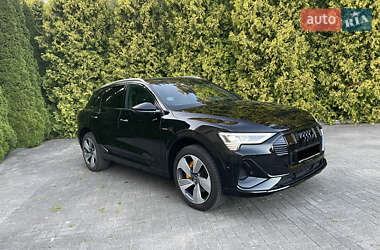 Внедорожник / Кроссовер Audi e-tron 2021 в 