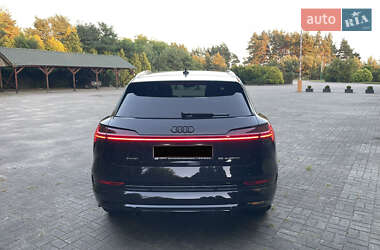 Внедорожник / Кроссовер Audi e-tron 2021 в 