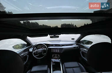 Внедорожник / Кроссовер Audi e-tron 2021 в 