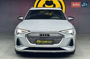 Внедорожник / Кроссовер Audi e-tron 2022 в 