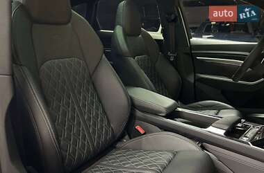 Внедорожник / Кроссовер Audi e-tron 2022 в 