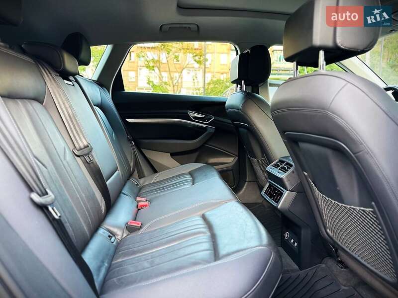 Внедорожник / Кроссовер Audi e-tron 2019 в Киеве