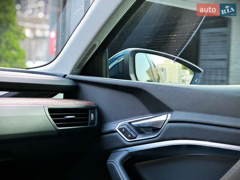 Внедорожник / Кроссовер Audi e-tron 2019 в Киеве