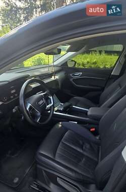 Внедорожник / Кроссовер Audi e-tron 2019 в 