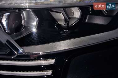 Позашляховик / Кросовер Audi e-tron 2020 в 
