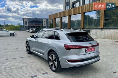Внедорожник / Кроссовер Audi e-tron 2022 в 