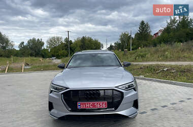 Внедорожник / Кроссовер Audi e-tron 2022 в 