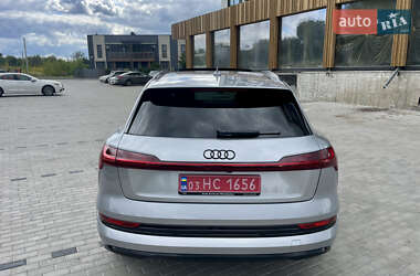 Внедорожник / Кроссовер Audi e-tron 2022 в 