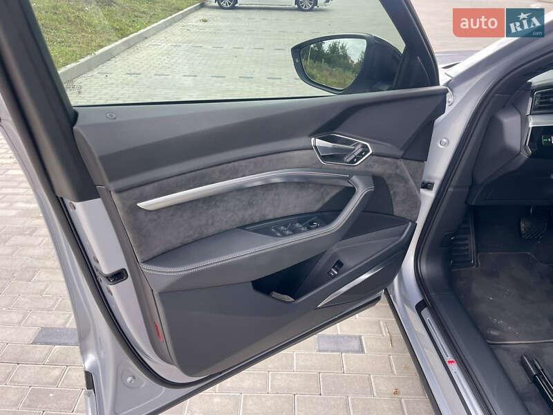 Внедорожник / Кроссовер Audi e-tron 2022 в Ровно