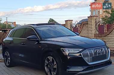 Внедорожник / Кроссовер Audi e-tron 2023 в 