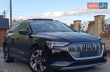 Внедорожник / Кроссовер Audi e-tron 2023 в 