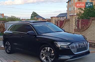 Внедорожник / Кроссовер Audi e-tron 2023 в 
