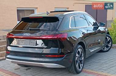 Внедорожник / Кроссовер Audi e-tron 2023 в 