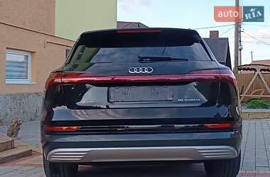 Внедорожник / Кроссовер Audi e-tron 2023 в 