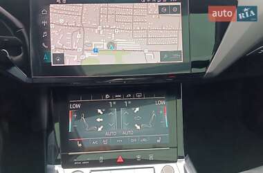 Внедорожник / Кроссовер Audi e-tron 2023 в 