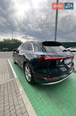 Внедорожник / Кроссовер Audi e-tron 2021 в 