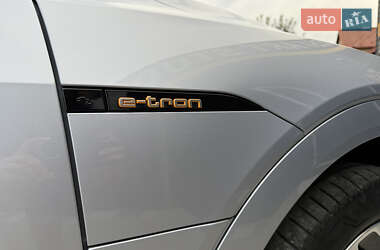 Внедорожник / Кроссовер Audi e-tron 2021 в 