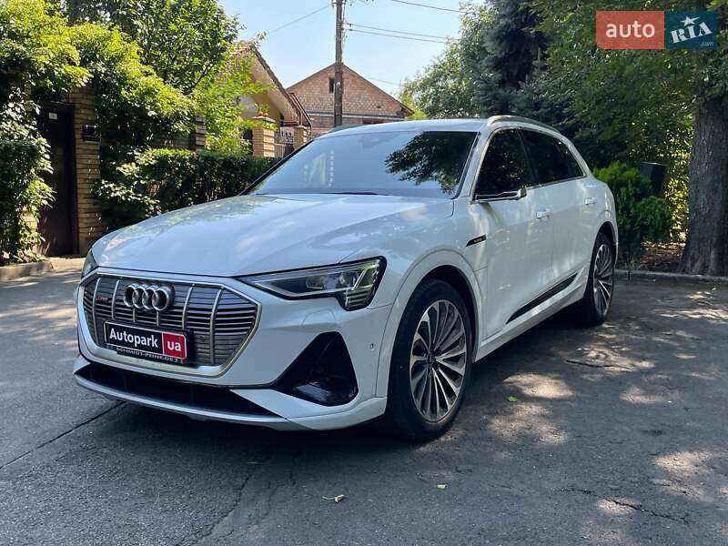 Внедорожник / Кроссовер Audi e-tron 2020 в 