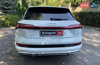 Внедорожник / Кроссовер Audi e-tron 2020 в 