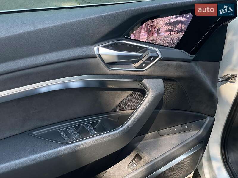 Позашляховик / Кросовер Audi e-tron 2020 в Києві