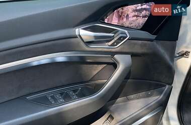 Внедорожник / Кроссовер Audi e-tron 2020 в 