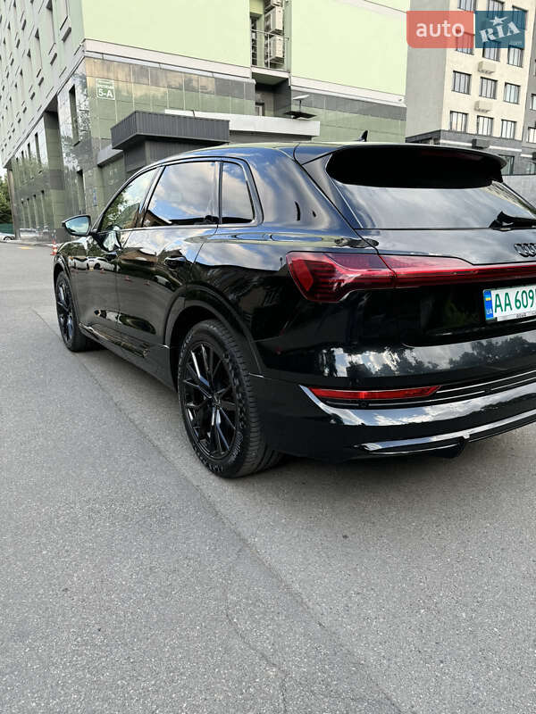 Позашляховик / Кросовер Audi e-tron 2021 в Києві