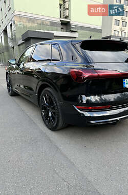 Внедорожник / Кроссовер Audi e-tron 2021 в 