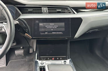 Внедорожник / Кроссовер Audi e-tron 2020 в 