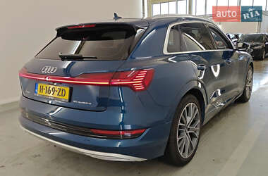 Внедорожник / Кроссовер Audi e-tron 2020 в 
