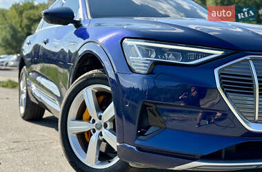 Позашляховик / Кросовер Audi e-tron 2020 в 