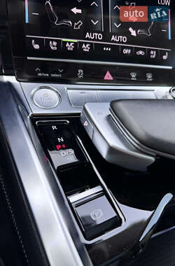 Внедорожник / Кроссовер Audi e-tron 2020 в 