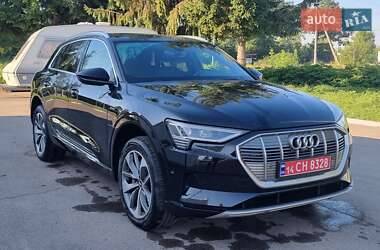 Позашляховик / Кросовер Audi e-tron 2021 в 
