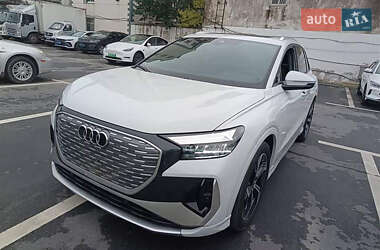 Внедорожник / Кроссовер Audi e-tron 2022 в 