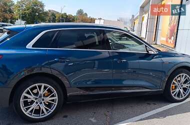 Позашляховик / Кросовер Audi e-tron 2020 в 