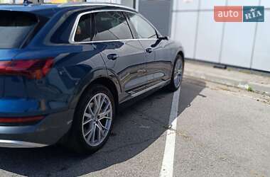 Позашляховик / Кросовер Audi e-tron 2020 в 