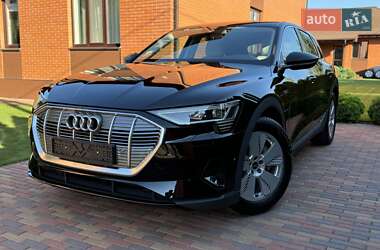 Внедорожник / Кроссовер Audi e-tron 2022 в 