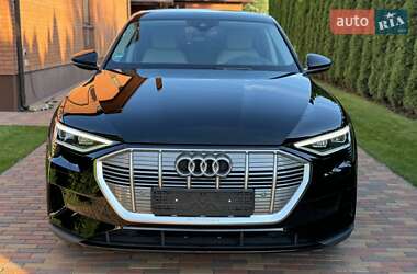 Внедорожник / Кроссовер Audi e-tron 2022 в 