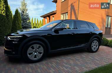 Внедорожник / Кроссовер Audi e-tron 2022 в 