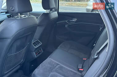 Внедорожник / Кроссовер Audi e-tron 2020 в 