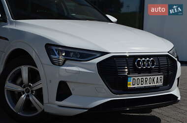 Внедорожник / Кроссовер Audi e-tron 2020 в 