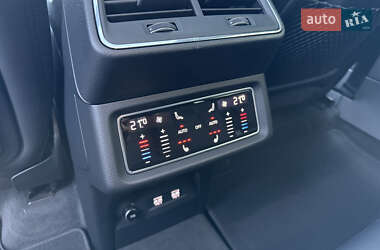 Внедорожник / Кроссовер Audi e-tron 2019 в 